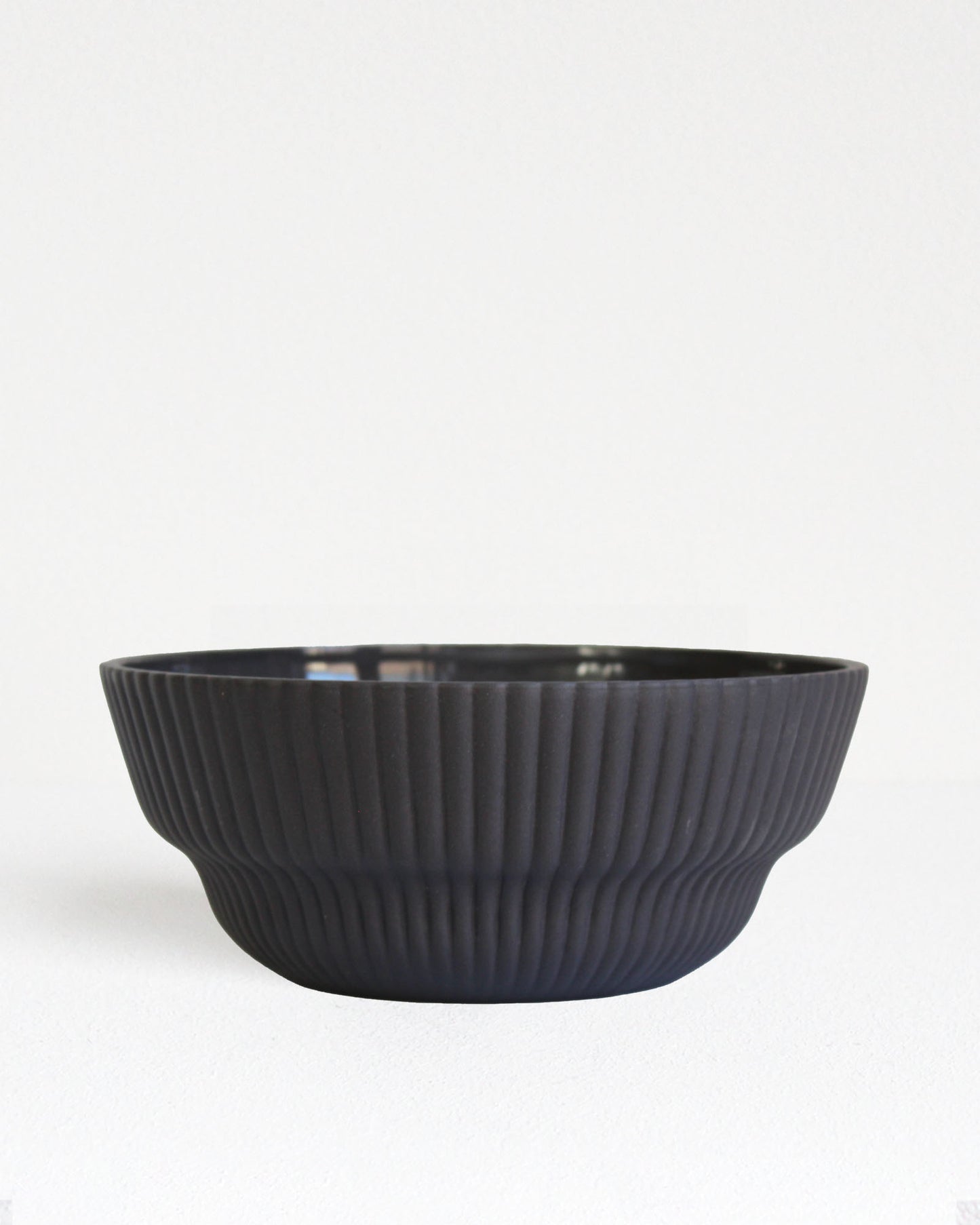 Column Collection stoneware bowl in dark grey with minimalist design