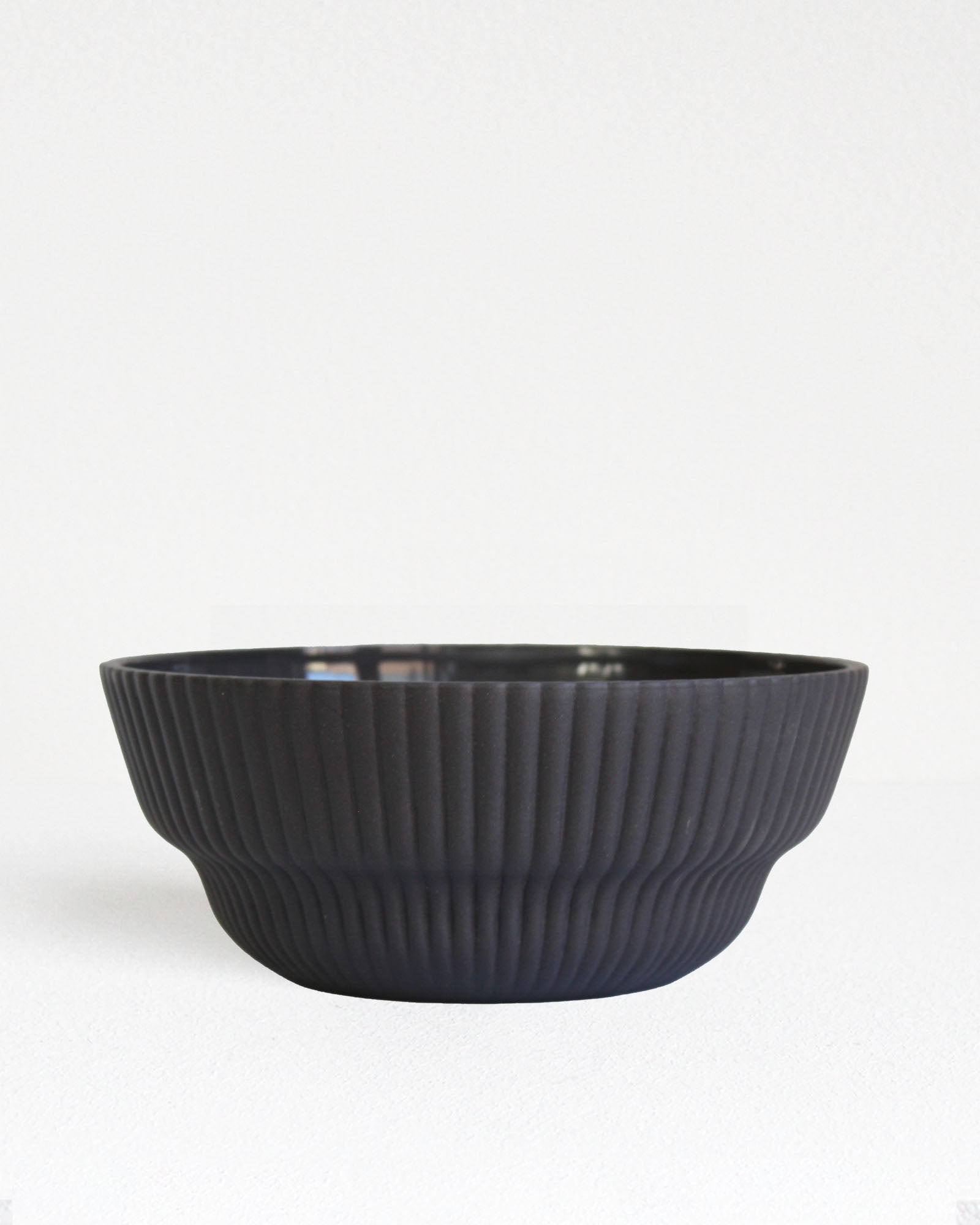 Column Collection stoneware bowl in dark grey with minimalist design