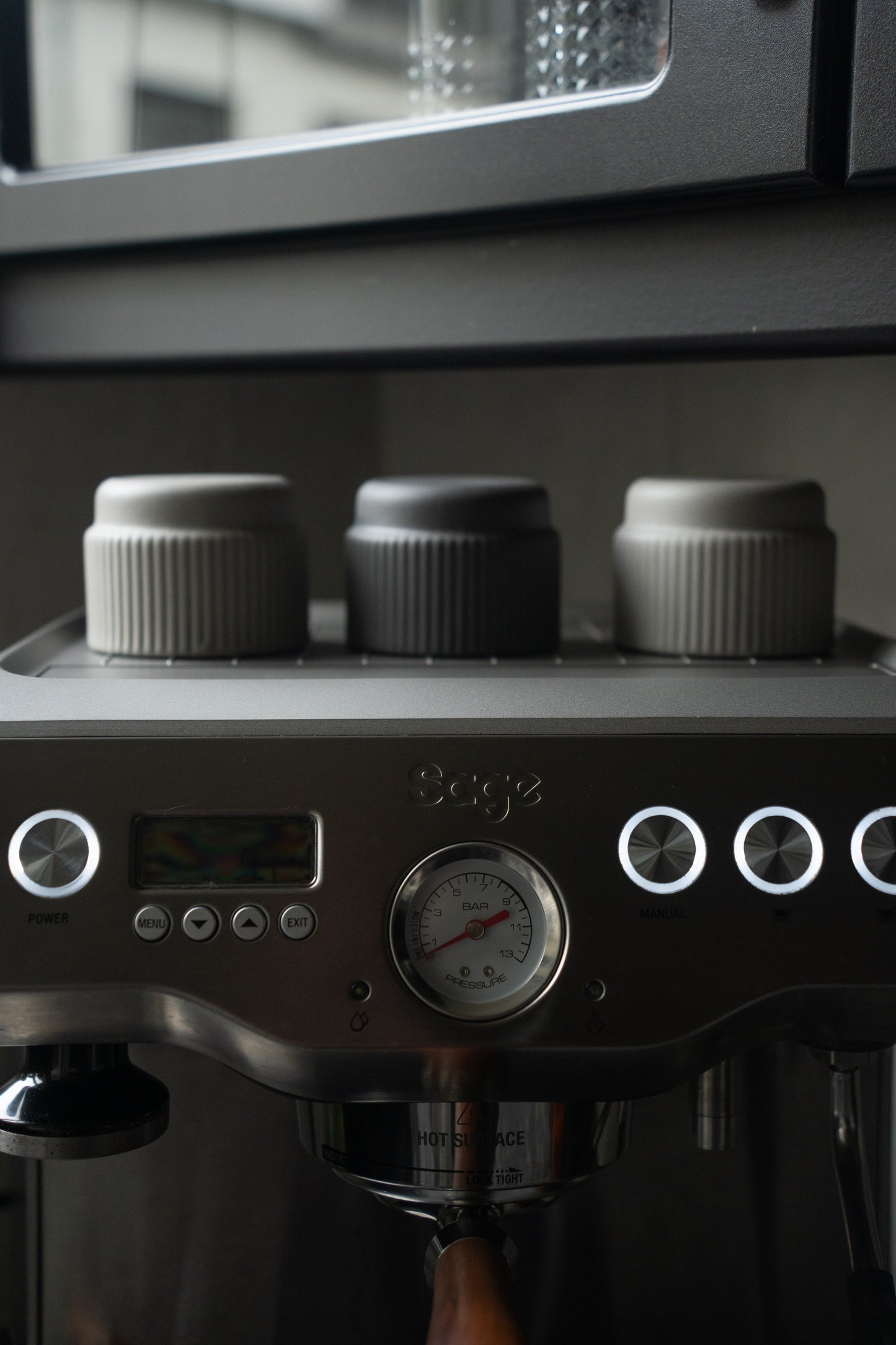 Cappuccino mok Column light grey van Archive Studio, modern en minimalistisch servies