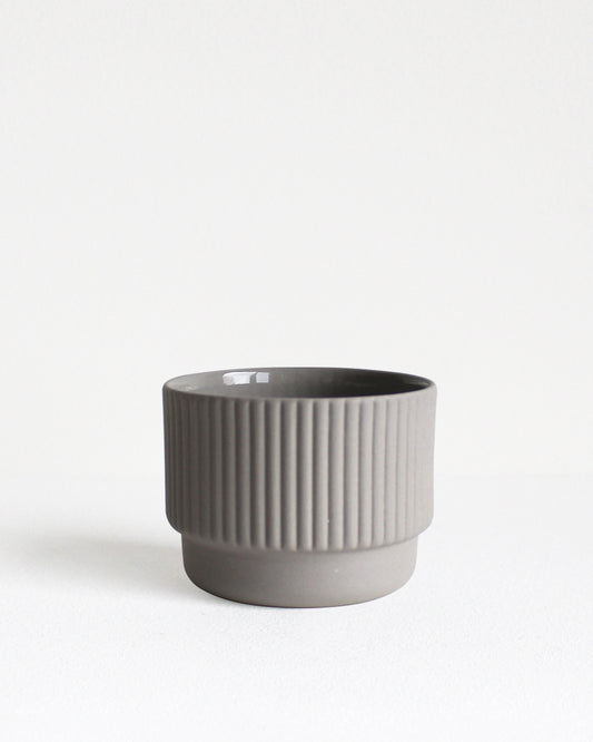 Cappuccino mug Column in light grey van Archive Studio met minimalistisch design